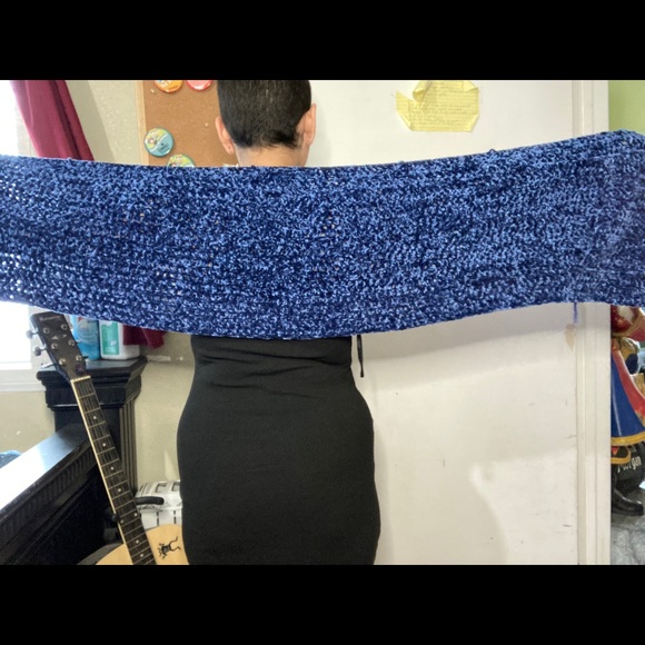 Blue velvet yarn scarf - Picture 3 of 9